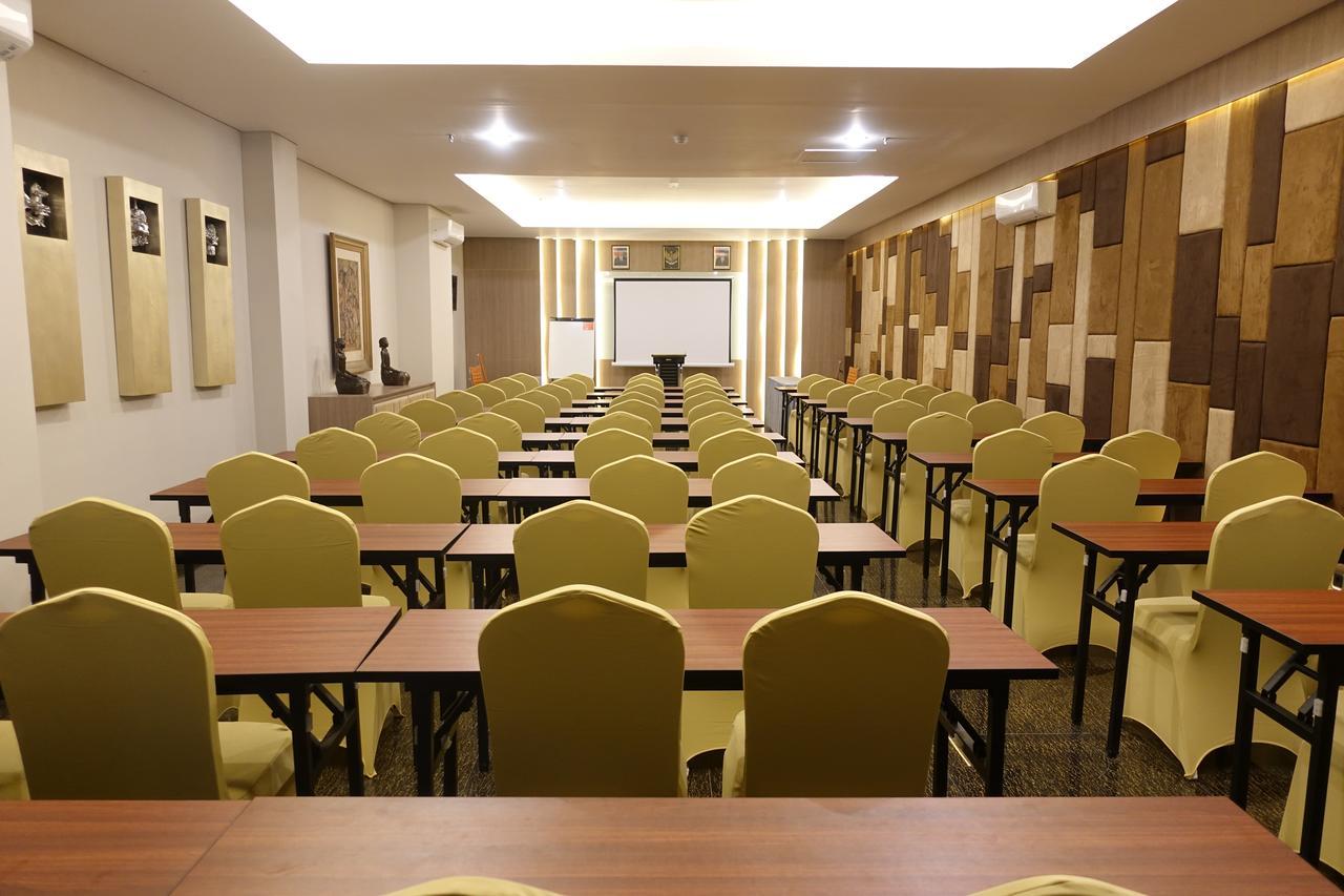 M Hotel Kupang Kupang  Ngoại thất bức ảnh